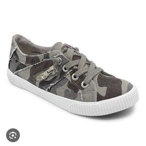 New Blowfish Fruit Sneakers Earth Camo 7.5 NIB